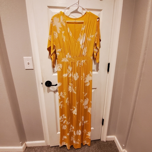 Isabel Maternity by Ingrid & Isabel Other - Isabel Maternity Maxi Dress